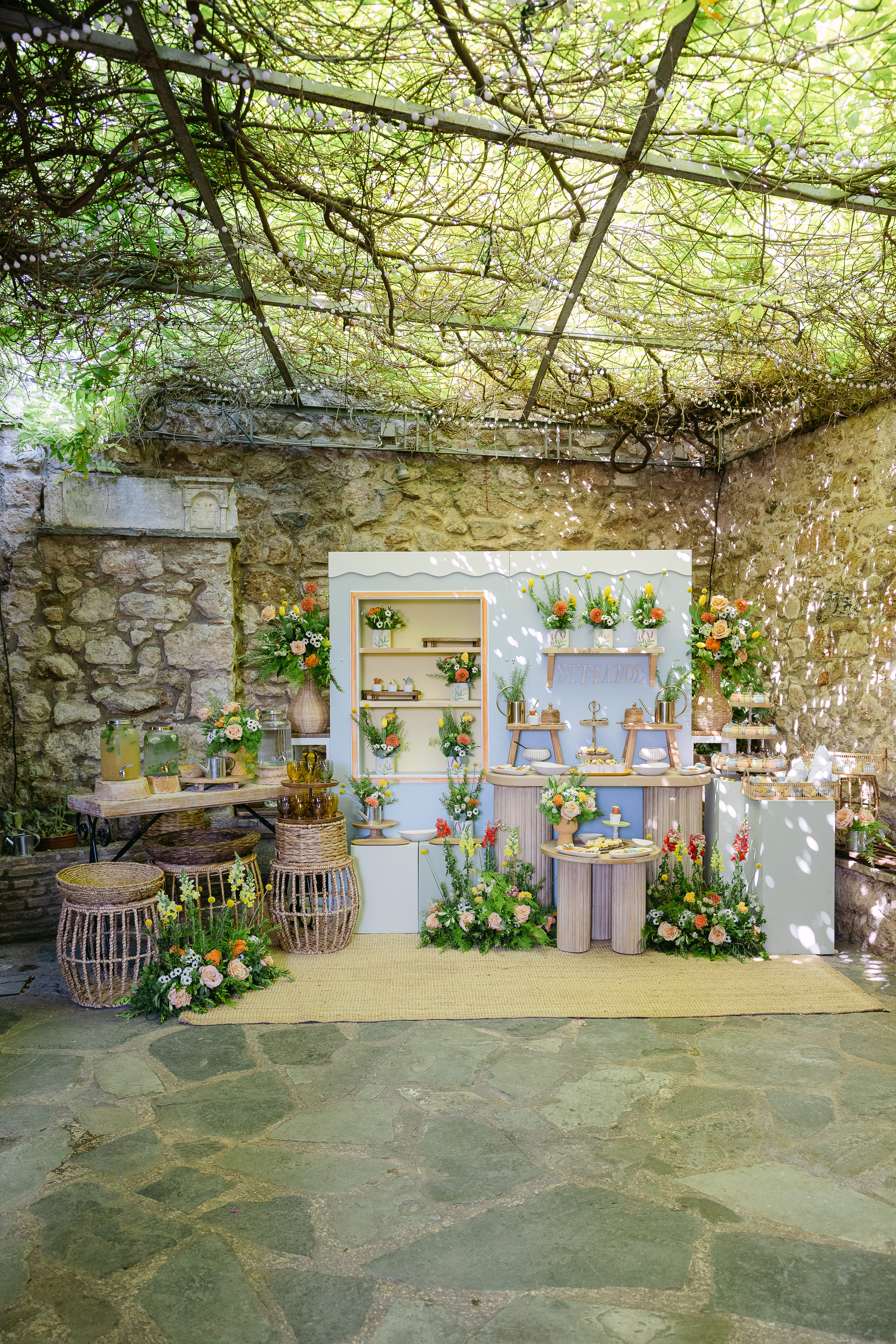  Η αυλή του στέφανου